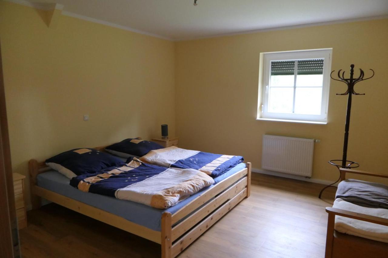 Ferienwohnung Weideglueck Osten Bagian luar foto